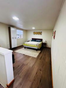 a bedroom with a bed in the middle of a room at Departamentos Sol del Sur in Quellón