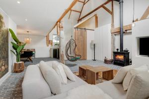 a living room with a white couch and a fireplace at Somers Loft in Zuid-Beijerland