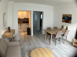 a living room with a table and chairs and a kitchen at Rue118 in Essen +11 photos
