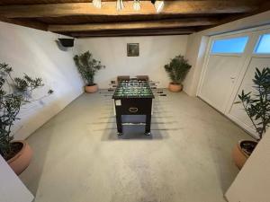 a room with a ping pong table in the middle at Csenkő Vendégház in Zsujta