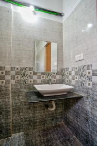 a bathroom with a sink and a mirror at Casa Nathan in Calangute +4 photos