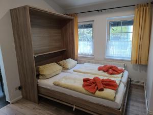 two beds in a bedroom with towels on them at Kastanienhof Lübben in Lübben