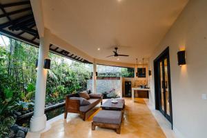 a living room with a couch and a table at Gajah Biru Bungalows in Ubud