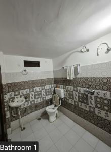 a bathroom with a toilet and a sink at Shree Govindam kunj Villa in Jaipur