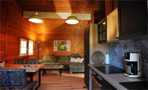 a living room with a couch and a table at Holzhaus im Schwedenstil in Scharnhorst
