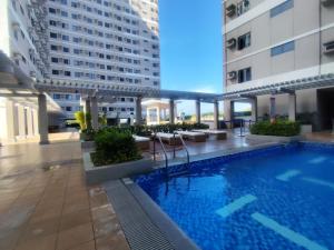 a swimming pool in the middle of a building at Naomi's Green Haven in Dasmariñas