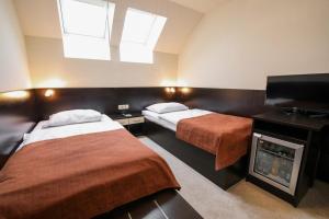 Llit o llits en una habitació de Hotel Evropa 93 fotos més