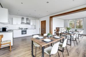 a kitchen and dining room with tables and chairs at Hotel Relais Königsberg in Aachen