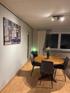 a dining room with a table and chairs at ZV38-Alter Weg-OG in Salzgitter