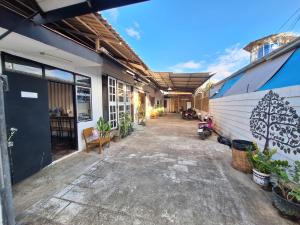 a hallway of a building with plants and a garage at Sabai Sabai Bed in Pai