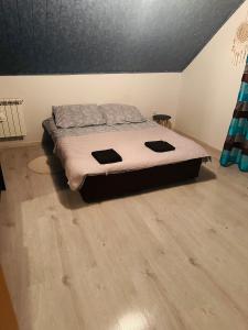 a bedroom with a large bed in a room at Dom Na Kraju in Łomnica Zdrój