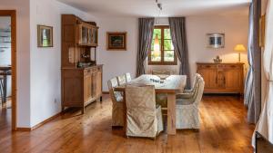 a dining room with a table and chairs at Villa Santer in Dobbiaco