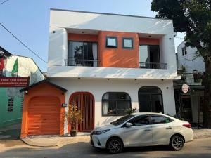 a white car parked in front of a house at Lien Home in Thôn An Hòa