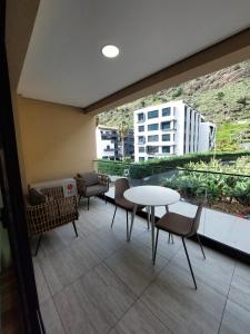 a room with a table and chairs and a window at Visconde II F in Ribeira Brava
