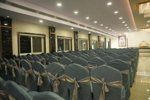 a row of chairs in a banquet hall at Ravi Convention Centre in Rājānagaram