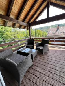 a deck with chairs and a table on a roof at Albbruck, Feriendomizil Albsteig in Albbruck