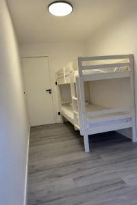 a room with two bunk beds and a door at Lappertemento Willebroek Luxury Apartment in Willebroek