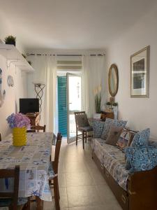 a living room with a couch and a table at Domvs Flavia in La Spezia