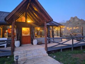 a restaurant with a building with a roof at Hosteria EL REFUGIO in Aluminé