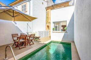 a room with a swimming pool in a house at CAN REGALAT - Casa amb piscina a Artà in Artá