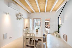 a dining room with a table and chairs at CAN REGALAT - Casa amb piscina a Artà in Artá