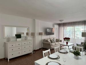 a living room with a couch and a table at Apartamento Tibi - centro de Gandia in Gandía