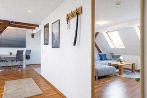 a living room and dining room with a door open to a living room at Larooms Merseburg - Apartment LP01 - 2 Zimmer, 2 Einzelbetten, 1 Doppelbett, große Couch, Küche, Balkon, Waschmaschine in Merseburg