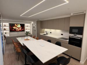 a kitchen with a large white table and chairs at El Secreto de Sandindere in Busturia