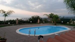 a swimming pool in the middle of a yard at B&B Angolo Di Paradiso in Pellaro