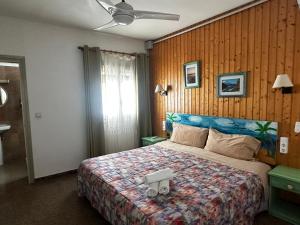 a bedroom with a bed and a ceiling fan at P&R hostals Maria Rosa in Tossa de Mar