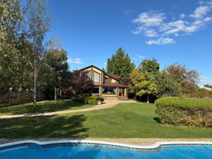a house with a swimming pool in a yard at Вілла з басейном in Novosëlovka