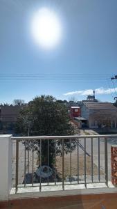 a balcony with a view of a street and a train at Excelente Departamento en Calle 44 - Deptos Apolo in Las Toninas