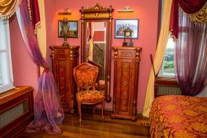 سرير أو أسرّة في غرفة في Hotel Leopold I