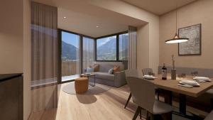 ein Esszimmer und ein Wohnzimmer mit Tisch und Stühlen in der Unterkunft MENA Guesthouse in Marling