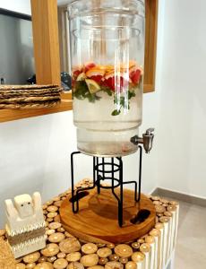 a food processor on top of a wooden table at Maison Mahana in Bonifacio