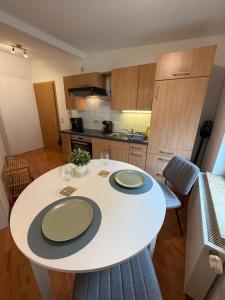 a kitchen with a table with two green plates on it at Apartment Kompakt Gottschalk 5,0 in Kassel