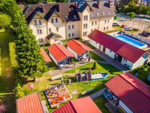 an aerial view of a house with a swimming pool at Ośrodek Madamaku in Sianozety
