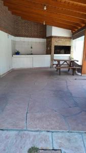 a patio with a picnic table and a bench at Alquiler temporal Casa céntrica in La Falda