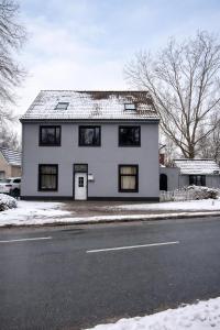 a white house on the side of a street at Quartier An der Rennbahn in Bremen