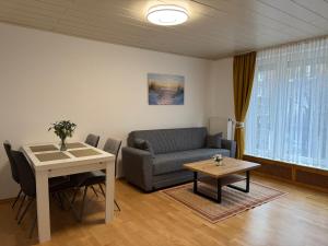 a living room with a couch and a table at Vina Ferienwohnung in Emden