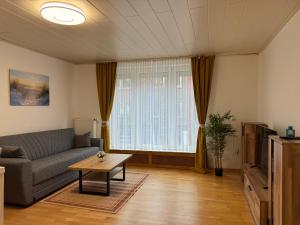 a living room with a couch and a table at Vina Ferienwohnung in Emden