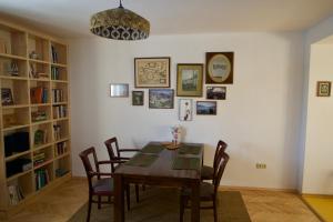 a dining room with a table and chairs and bookshelves at Apartmán U rechlí in Lenora