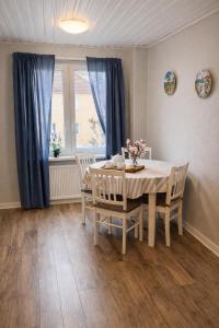 a dining room with a table and chairs and a window at Stilla Hem 2 in Tranemo