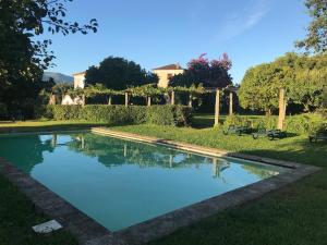 a swimming pool in the yard of a house at Casa de Nossa Senhora da Piedade in Ponte de Lima