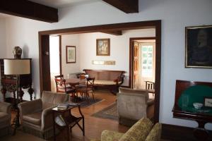 a living room with a table and chairs and a tub at Casa de Nossa Senhora da Piedade in Ponte de Lima
