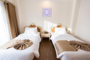 Voodi või voodid majutusasutuse Hi Chiangrai Hotel toas