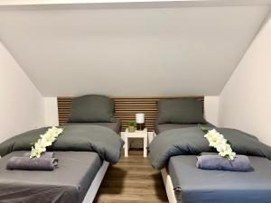 a room with two beds with flowers on them at Apartment Mira 13 in Pulheim