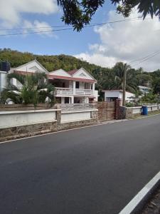 a house on the side of the road at Kaye Jacquot in Monchy