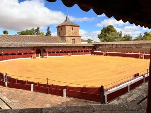an empty arena in a building with a clock tower at Apartamento Maruchi in Santa Cruz de Mudela