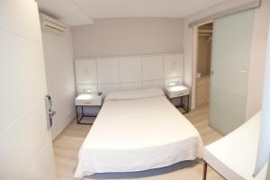 Postel nebo postele na pokoji v ubytování Hostal Loimar
